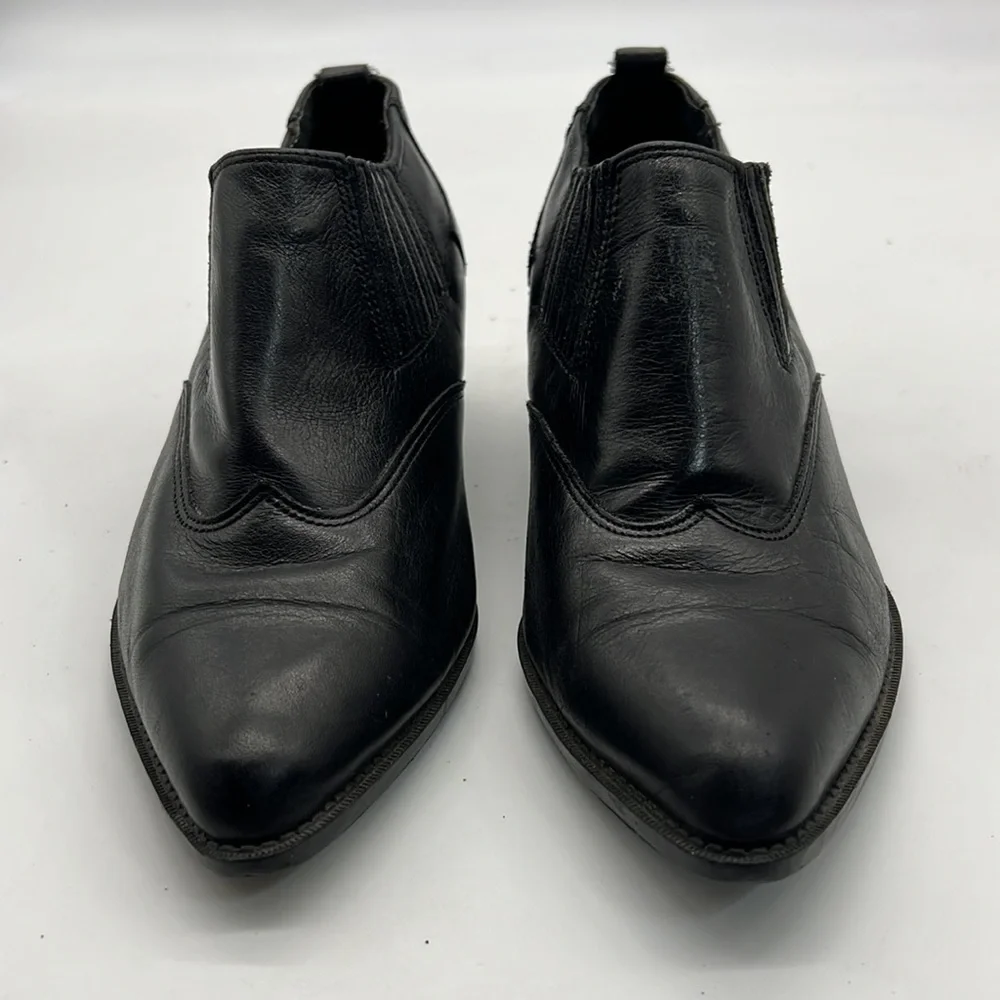 Vintage Zodiac Black Leather Ankle Bootie size 8